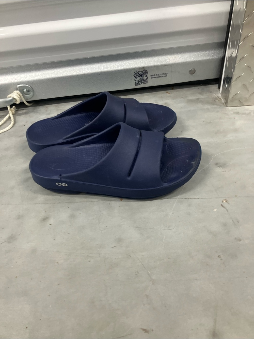 Oofos Ooahh Black Unisex Recovery Slides EU 42 M 9 W 11